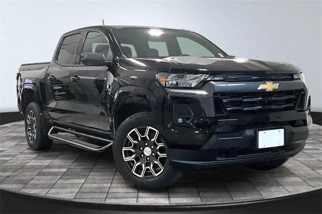 Black 2023 Chevrolet Colorado LT for sale in Roanoke, IN