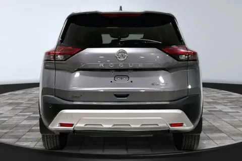 More photos of 2021 Nissan Rogue SL at Southwest Auto Sales, IN