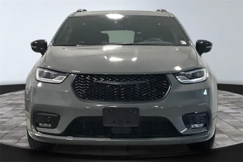 Photos of 2025 Chrysler Pacifica Limited for sale in Roanoke, IN at Southwest Auto Sales