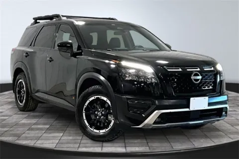 Black 2023 Nissan Pathfinder Rock Creek for sale in Roanoke, IN