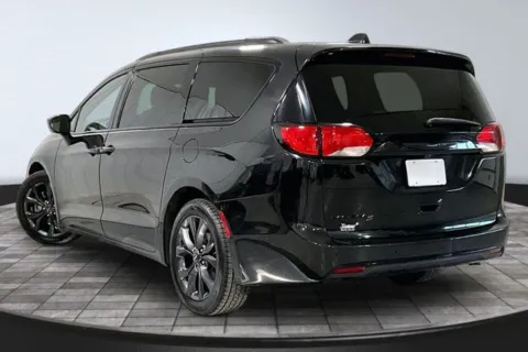 More photos of 2020 Chrysler Pacifica Touring L Plus at Southwest Auto Sales, IN
