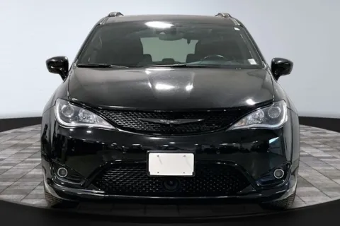 Photos of 2020 Chrysler Pacifica Touring L Plus for sale in Roanoke, IN at Southwest Auto Sales