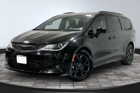 Another view of 2020 Chrysler Pacifica Touring L Plus for sale in Roanoke, IN at Southwest Auto Sales