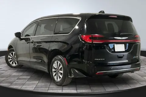 More photos of 2024 Chrysler Pacifica Hybrid Select at Southwest Auto Sales, IN