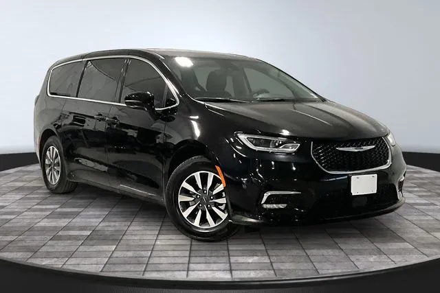 2024 Chrysler Pacifica PHEV