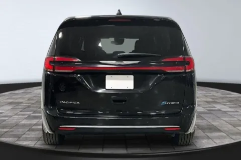 More photos of 2024 Chrysler Pacifica Hybrid Select at Southwest Auto Sales, IN