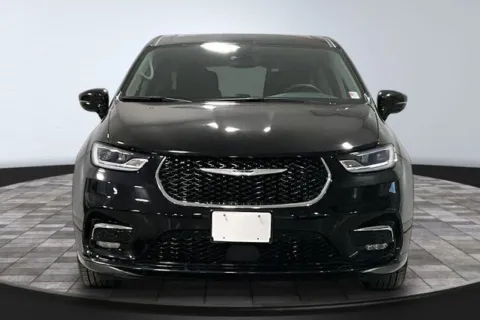 Photos of 2024 Chrysler Pacifica Hybrid Select for sale in Roanoke, IN at Southwest Auto Sales