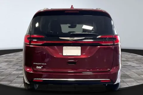 More photos of 2022 Chrysler Pacifica Touring L at Southwest Auto Sales, IN