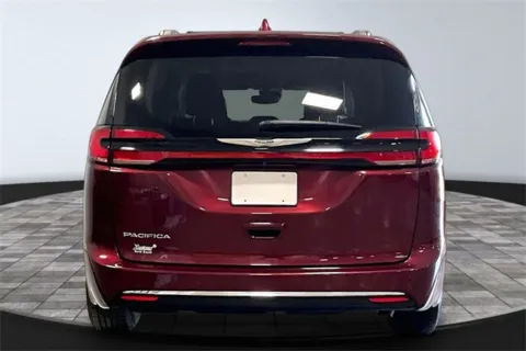 More photos of 2022 Chrysler Pacifica Touring L at Southwest Auto Sales, IN