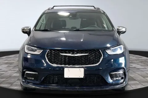 Photos of 2023 Chrysler Pacifica Limited for sale in Roanoke, IN at Southwest Auto Sales