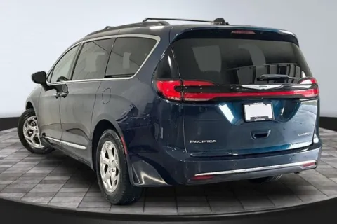More photos of 2023 Chrysler Pacifica Limited at Southwest Auto Sales, IN