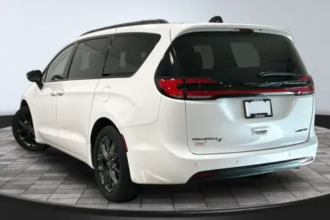 More photos of 2025 Chrysler Pacifica Limited at Southwest Auto Sales, IN