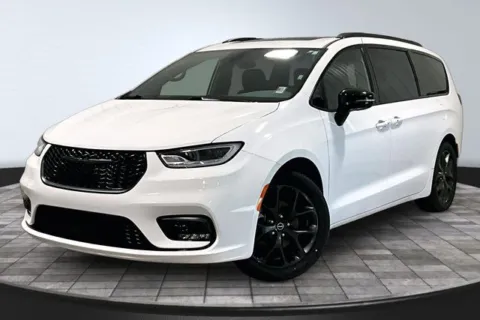 Another view of 2025 Chrysler Pacifica Limited for sale in Roanoke, IN at Southwest Auto Sales