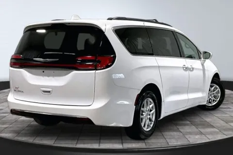 More photos of 2022 Chrysler Pacifica Touring L at Southwest Auto Sales, IN