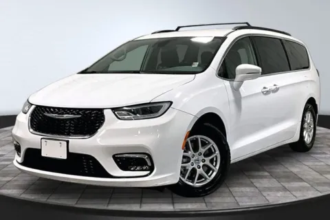 Another view of 2022 Chrysler Pacifica Touring L for sale in Roanoke, IN at Southwest Auto Sales