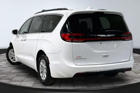 More photos of 2022 Chrysler Pacifica Touring L at Southwest Auto Sales, IN