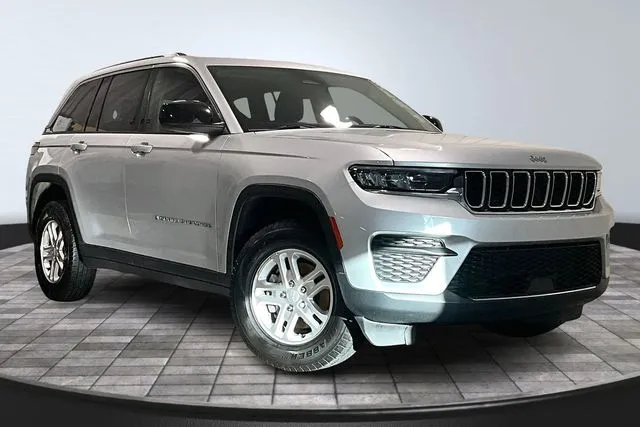 Silver 2022 Jeep Grand Cherokee Laredo for sale in Roanoke, IN
