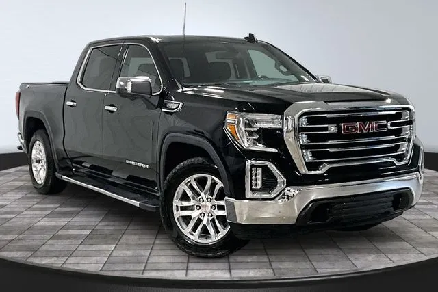 2021 GMC Sierra 4WD Crew Cab Short Box SLT's photo