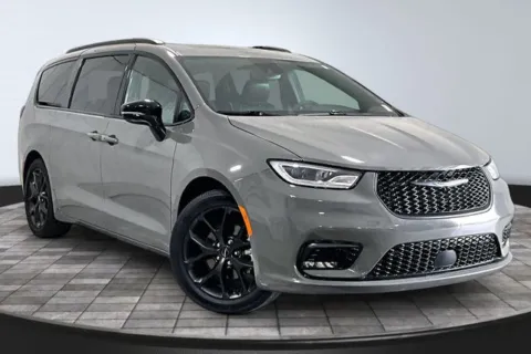 Gray 2025 Chrysler Pacifica Limited for sale in Roanoke, IN