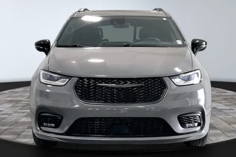 Photos of 2025 Chrysler Pacifica Limited for sale in Roanoke, IN at Southwest Auto Sales