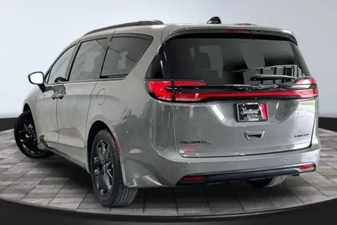 More photos of 2025 Chrysler Pacifica Limited at Southwest Auto Sales, IN
