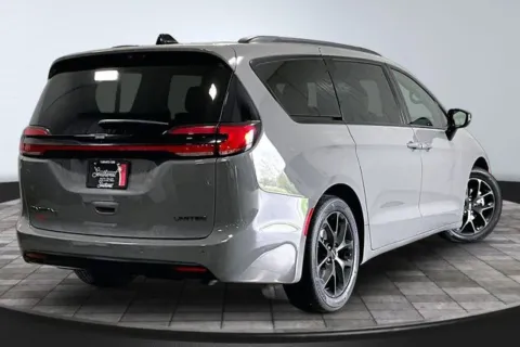 More photos of 2025 Chrysler Pacifica Limited at Southwest Auto Sales, IN