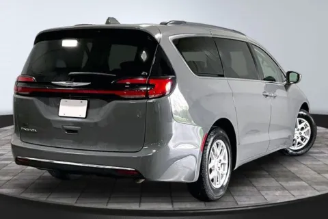 More photos of 2022 Chrysler Pacifica Touring L at Southwest Auto Sales, IN