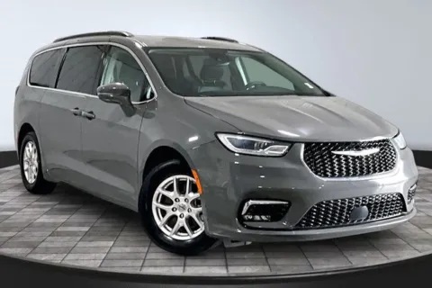 Gray 2022 Chrysler Pacifica Touring L for sale in Roanoke, IN