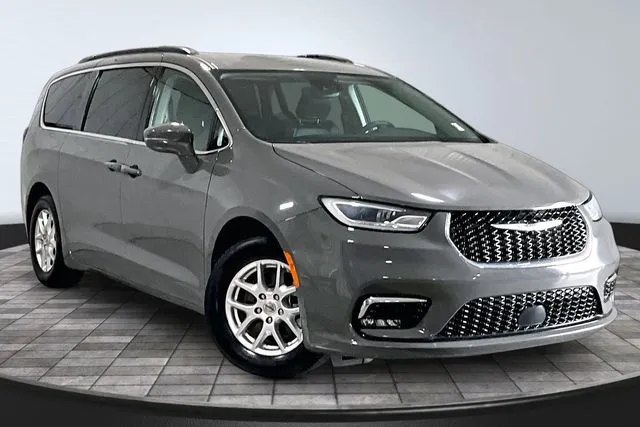 Gray 2022 Chrysler Pacifica Touring L for sale in Roanoke, IN