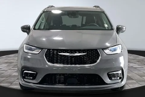 Photos of 2022 Chrysler Pacifica Touring L for sale in Roanoke, IN at Southwest Auto Sales