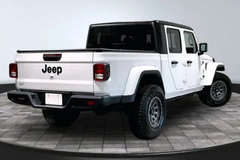More photos of 2023 Jeep Gladiator Sport S at Southwest Auto Sales, IN