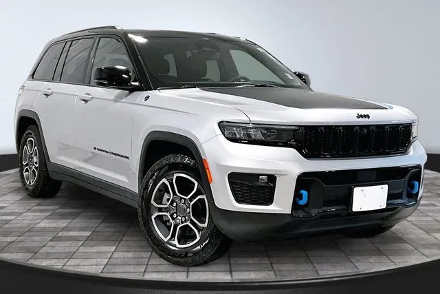 Silver 2023 Jeep Grand Cherokee Trailhawk 4xe for sale in Roanoke, IN