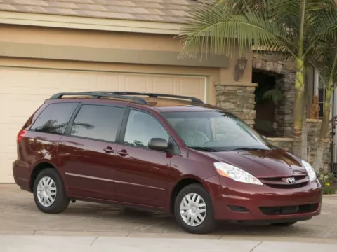 Brown 2006 Toyota Sienna LE for sale in Roanoke, IN