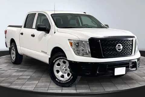 White 2019 Nissan Titan S for sale in Roanoke, IN