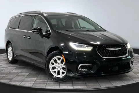 Black 2021 Chrysler Pacifica Touring L for sale in Roanoke, IN