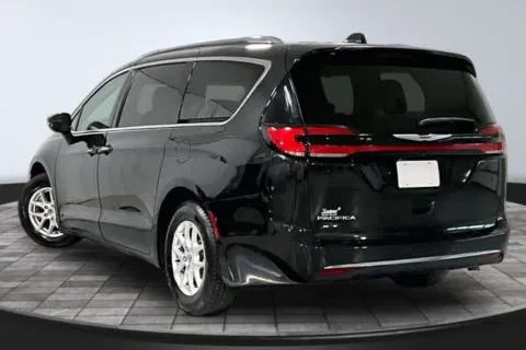 More photos of 2021 Chrysler Pacifica Touring L at Southwest Auto Sales, IN
