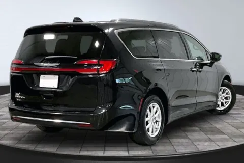 More photos of 2021 Chrysler Pacifica Touring L at Southwest Auto Sales, IN