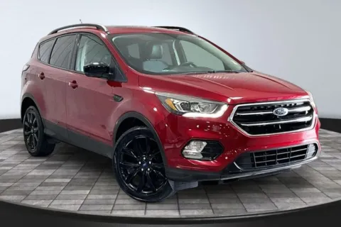 Red 2017 Ford Escape SE for sale in Roanoke, IN