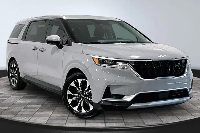 2024 Kia Sedona EX's photo