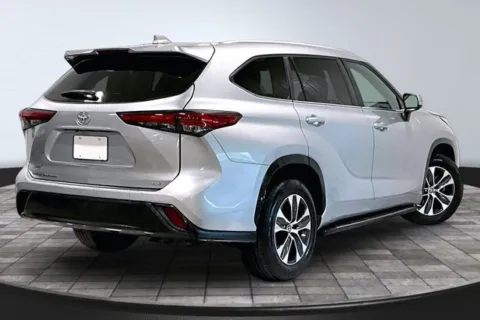 More photos of 2023 Toyota Highlander XLE at Southwest Auto Sales, IN