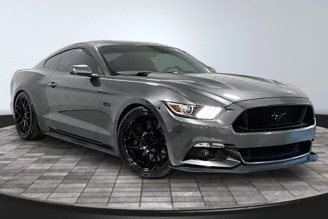 2015 Ford Mustang GT Coupe's photo