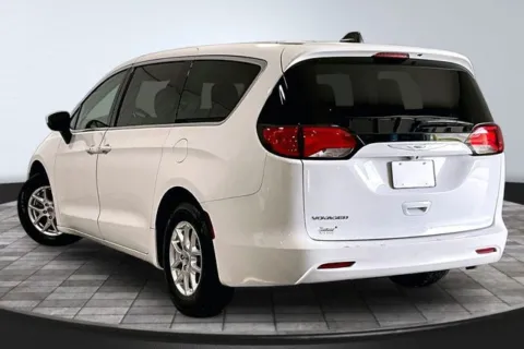 More photos of 2022 Chrysler Voyager LX at Southwest Auto Sales, IN
