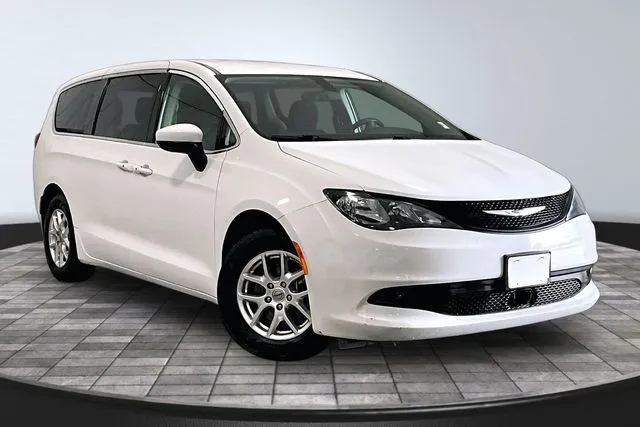 White 2022 Chrysler Voyager LX for sale in Roanoke, IN