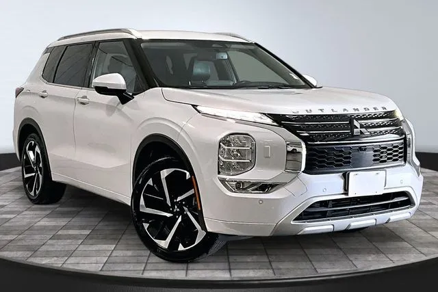 White 2022 Mitsubishi Outlander SEL for sale in Roanoke, IN