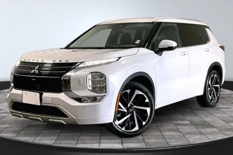 Another view of 2022 Mitsubishi Outlander SEL for sale in Roanoke, IN at Southwest Auto Sales