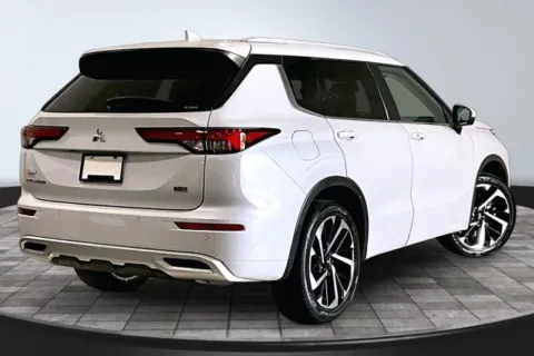 More photos of 2022 Mitsubishi Outlander SEL at Southwest Auto Sales, IN