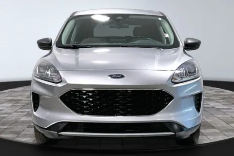 Photos of 2022 Ford Escape SE for sale in Roanoke, IN at Southwest Auto Sales