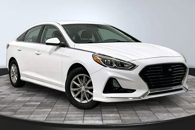 White 2018 Hyundai Sonata SE for sale in Roanoke, IN