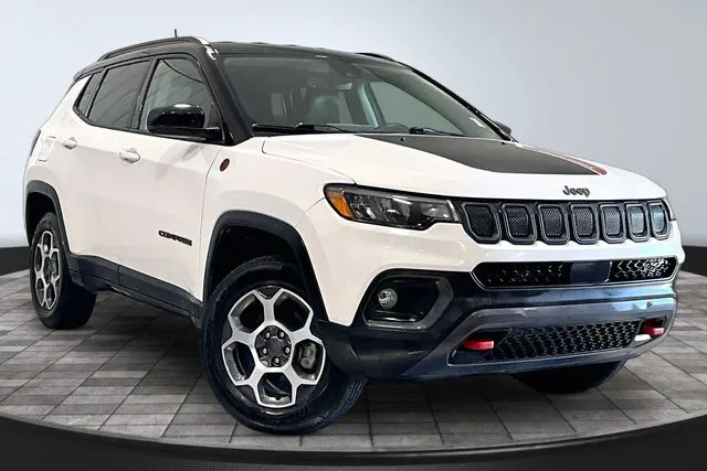White 2022 Jeep Compass Trailhawk for sale in Roanoke, IN