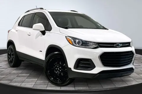 White 2021 Chevrolet Trax LT for sale in Roanoke, IN